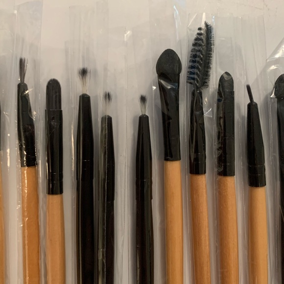 🎉🎉HOST PICK🎉🎉 17 Eye makeup brushes - Picture 3 of 4